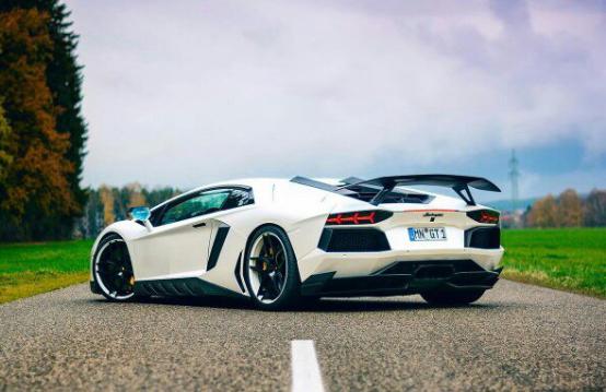 用過烤漆的轎車