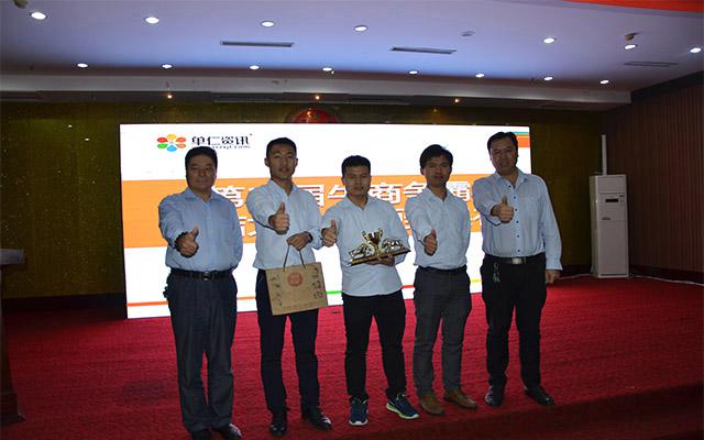 瑞奇特牛商爭霸合影